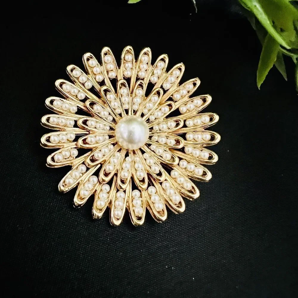 Vintage Sun Flower Burst Pearl Detailed Brooch Floral Gold Tone BEAUTIFUL 4259